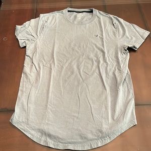 Men’s Hollister pale green curved hem tee shirt